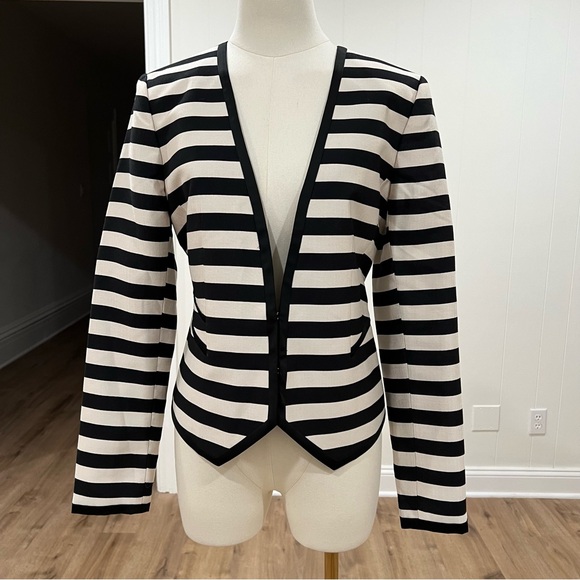 Ann Taylor Jackets & Blazers - Ann Taylor black cream striped preppy office cropped blazer  Size 8